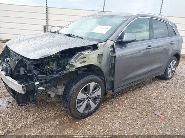 KNDCB3LC7J5119814 2018 KIA NIRO - Image 2