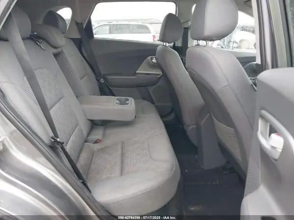 KNDCB3LC7J5119814 2018 KIA NIRO - Image 8