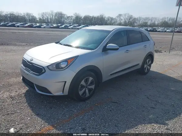 KNDCB3LC7J5132398 2018 KIA NIRO - Image 2