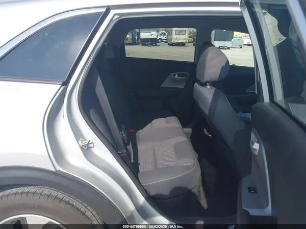 KNDCB3LC7J5132398 2018 KIA NIRO - Image 8