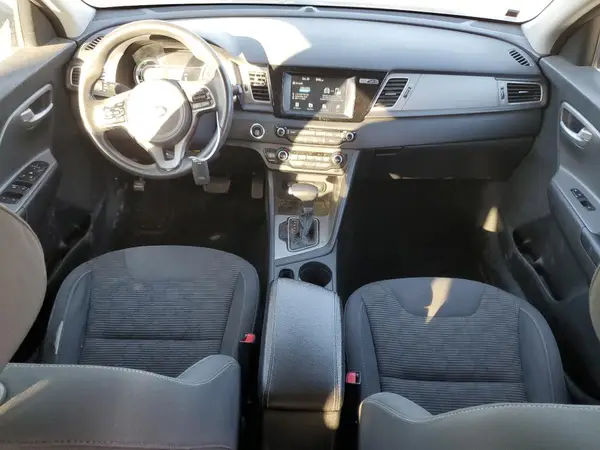 KNDCB3LC7J5132823 2018 KIA NIRO - Image 8