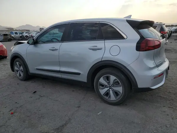 KNDCB3LC7J5143983 2018 KIA NIRO - Image 2