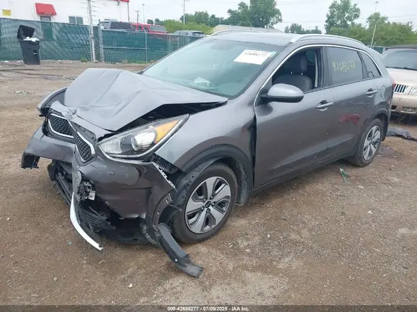 KNDCB3LC7J5148388 2018 KIA NIRO - Image 2