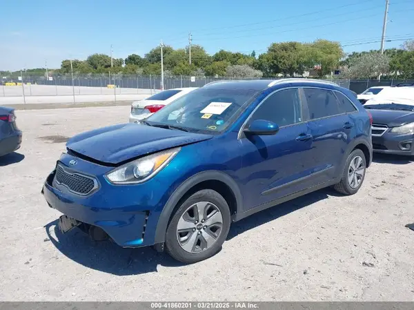 KNDCB3LC7J5152828 2018 KIA NIRO - Image 2