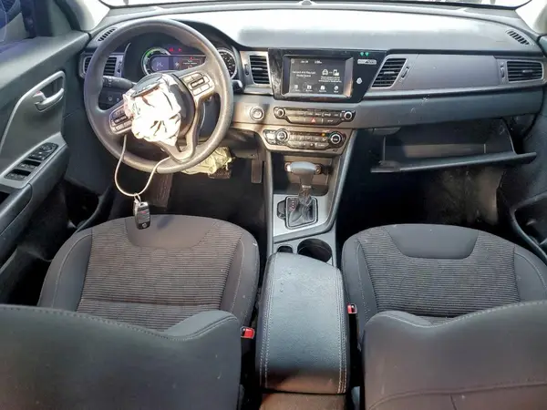 KNDCB3LC7J5156152 2018 KIA NIRO - Image 8