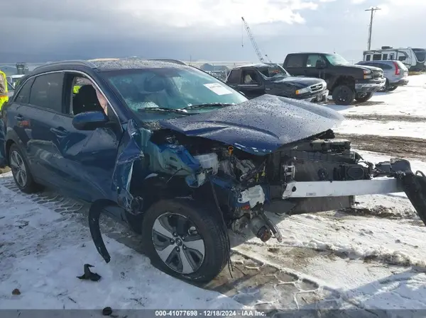 KNDCB3LC7J5157561 2018 KIA NIRO - Image 1