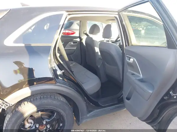 KNDCB3LC7J5162310 2018 KIA NIRO - Image 8