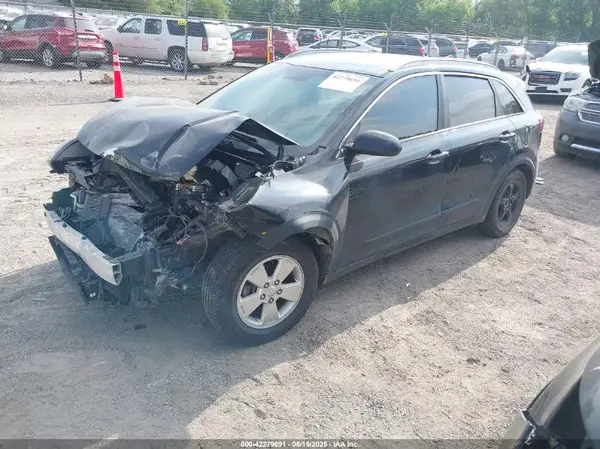 KNDCB3LC7J5176336 2018 KIA NIRO - Image 2