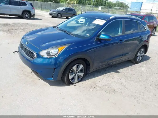 KNDCB3LC7J5200702 2018 KIA NIRO - Image 2