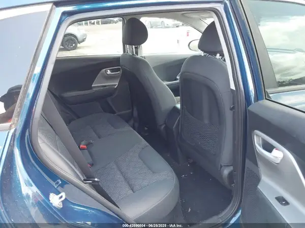 KNDCB3LC7J5200702 2018 KIA NIRO - Image 8