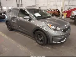 KNDCB3LC7J5201171 2018 KIA NIRO