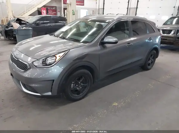 KNDCB3LC7J5201171 2018 KIA NIRO - Image 2