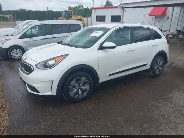 KNDCB3LC7J5203552 2018 KIA NIRO - Image 2
