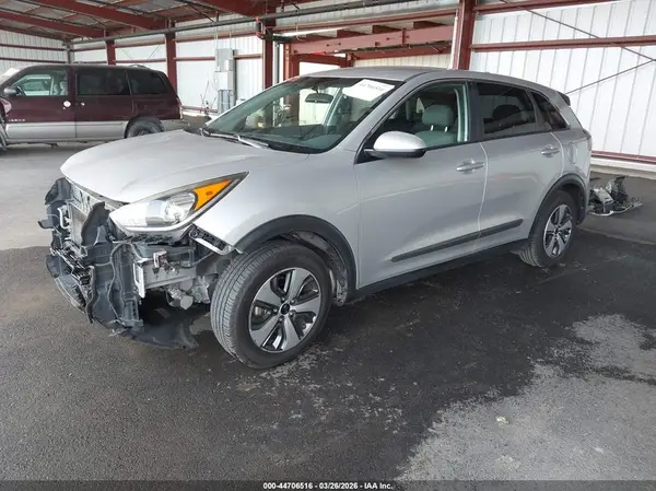 KNDCB3LC7J5210131 2018 KIA NIRO - Image 2