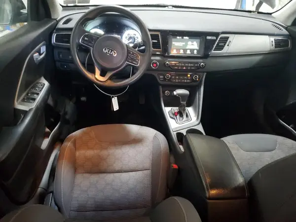 KNDCB3LC7J5210257 2018 KIA NIRO - Image 8