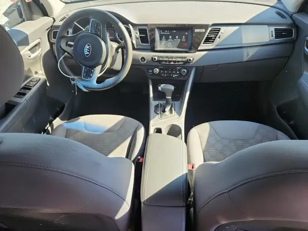 KNDCB3LC7J5212767 2018 KIA NIRO - Image 8