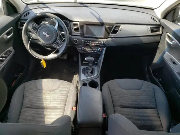 KNDCB3LC7K5216979 2019 KIA NIRO - Image 8