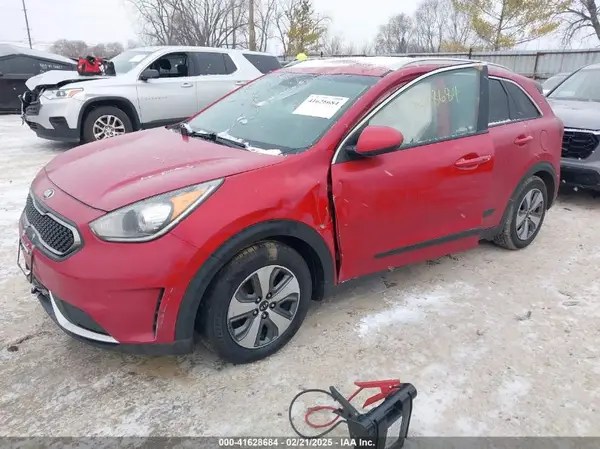 KNDCB3LC7K5218814 2019 KIA NIRO - Image 2
