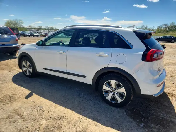 KNDCB3LC7K5221213 2019 KIA NIRO - Image 2