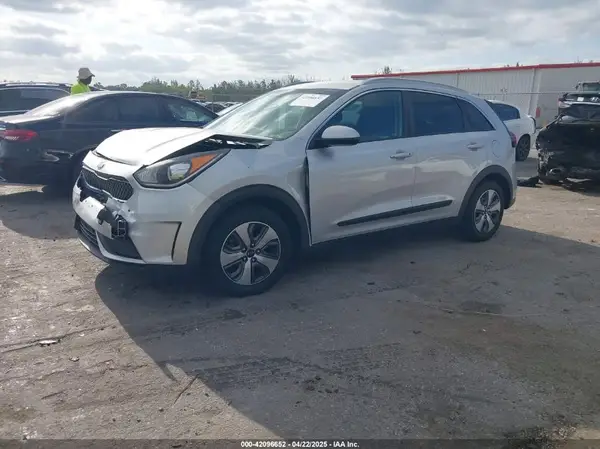 KNDCB3LC7K5231434 2019 KIA NIRO - Image 2