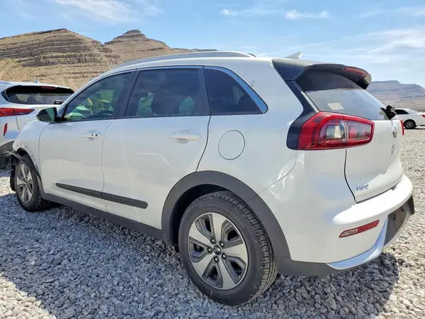 KNDCB3LC7K5240909 2019 KIA NIRO - Image 2