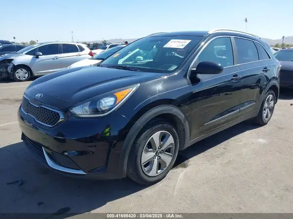 KNDCB3LC7K5245057 2019 KIA NIRO - Image 2