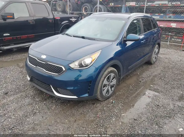 KNDCB3LC7K5251618 2019 KIA NIRO - Image 2