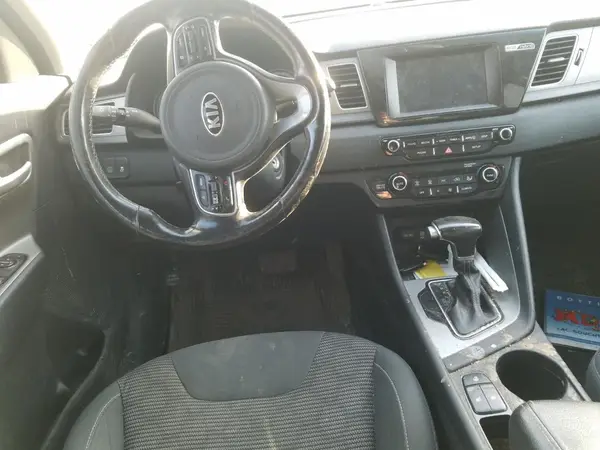 KNDCB3LC7K5257225 2019 KIA NIRO - Image 8