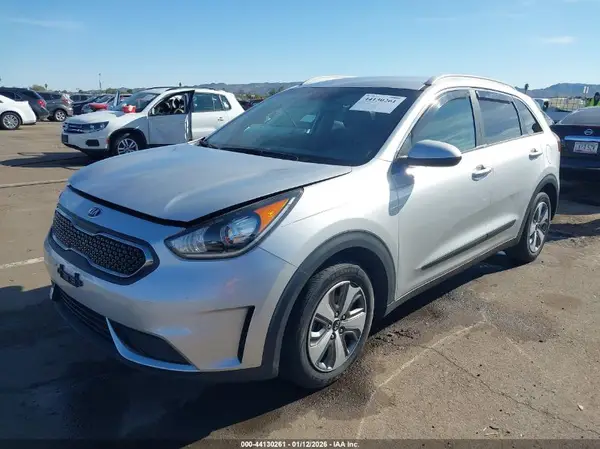 KNDCB3LC7K5259380 2019 KIA NIRO - Image 2