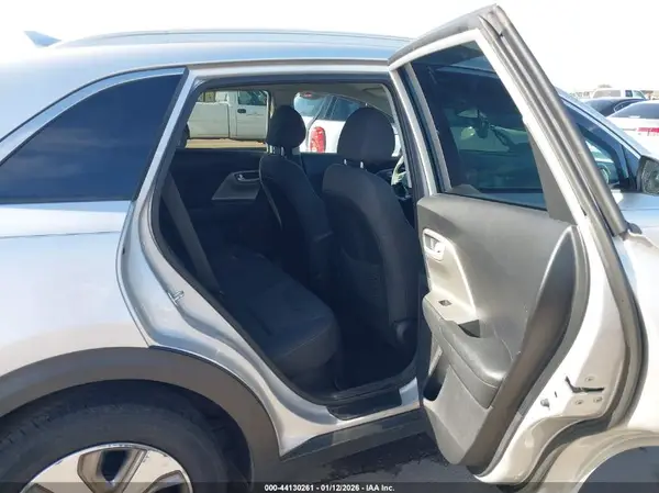 KNDCB3LC7K5259380 2019 KIA NIRO - Image 8