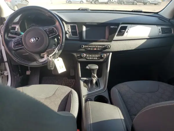 KNDCB3LC7K5273120 2019 KIA NIRO - Image 8