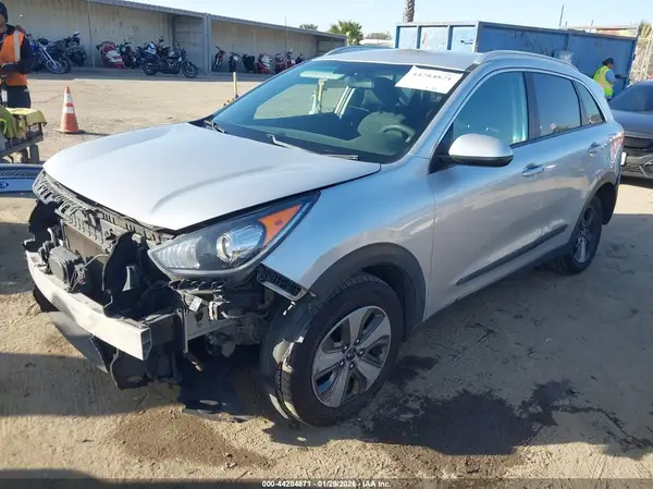 KNDCB3LC7K5287275 2019 KIA NIRO - Image 2