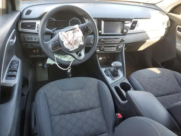 KNDCB3LC7K5293139 2019 KIA NIRO - Image 8