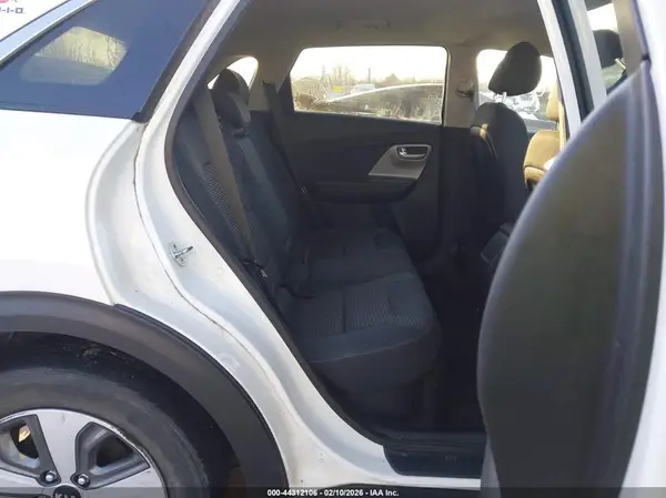 KNDCB3LC7K5299412 2019 KIA NIRO - Image 8