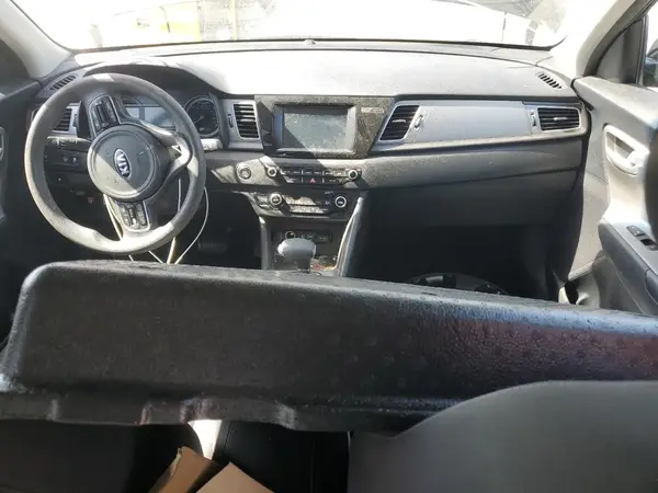 KNDCB3LC7K5301045 2019 KIA NIRO - Image 8