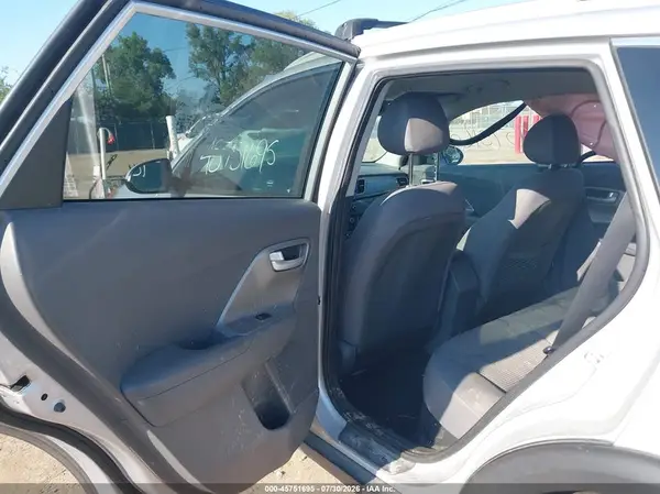 KNDCB3LC7K5302793 2019 KIA NIRO - Image 8