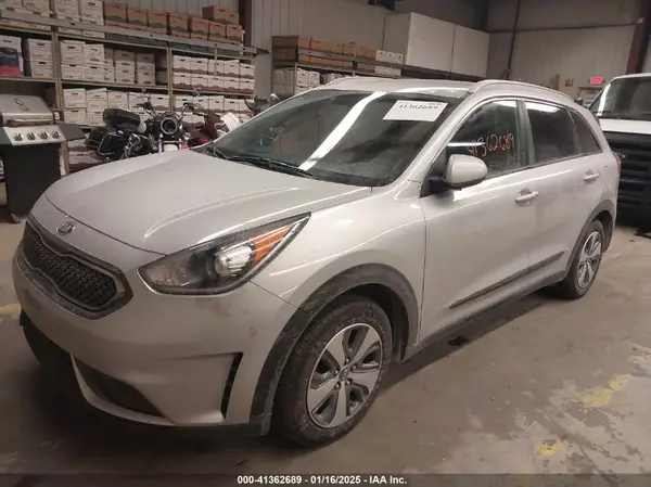 KNDCB3LC7K5312885 2019 KIA NIRO - Image 2
