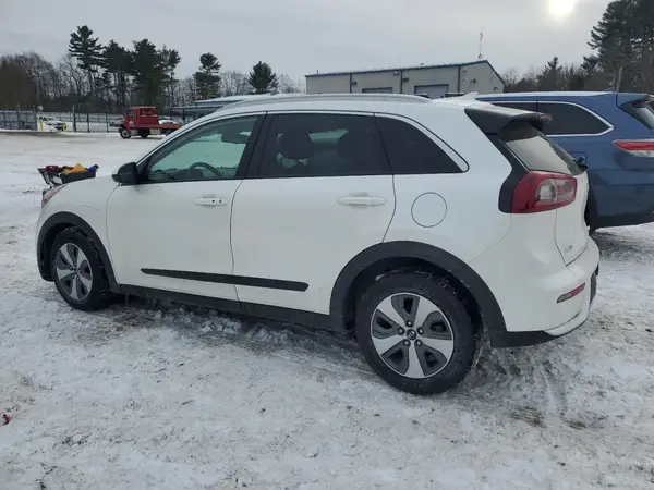 KNDCB3LC7K5316516 2019 KIA NIRO - Image 2