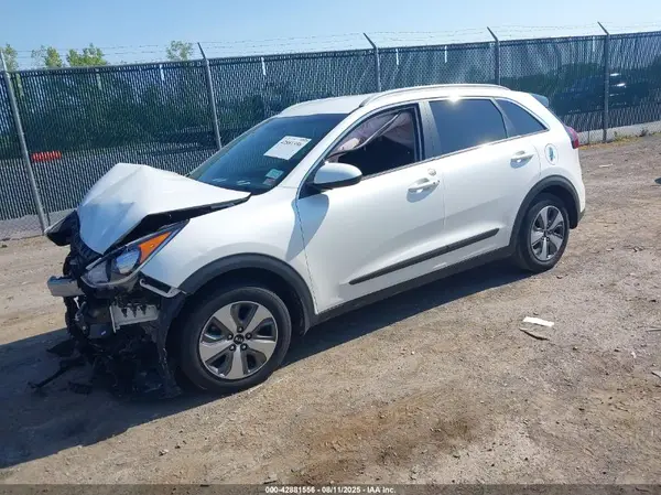 KNDCB3LC7K5323594 2019 KIA NIRO - Image 2