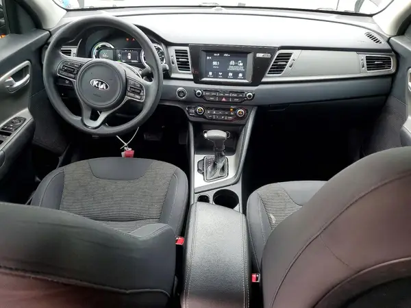KNDCB3LC7K5327774 2019 KIA NIRO - Image 8