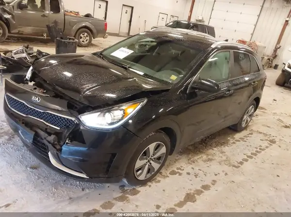KNDCB3LC7K5336376 2019 KIA NIRO - Image 2