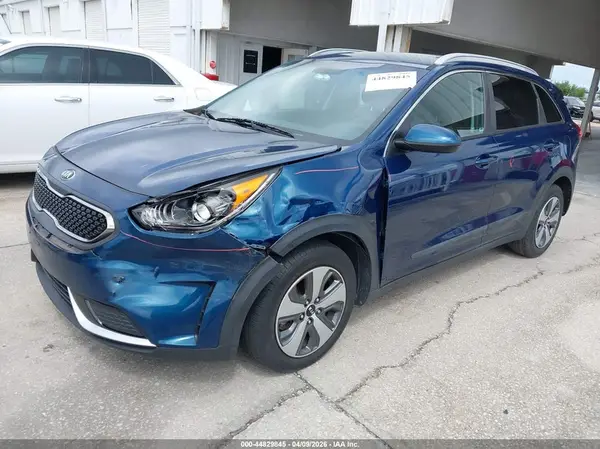 KNDCB3LC7K5350679 2019 KIA NIRO - Image 2