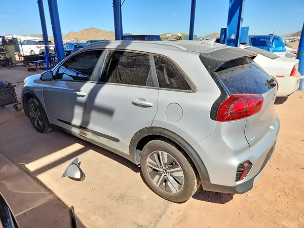 KNDCB3LC7L5377530 2020 KIA NIRO - Image 2