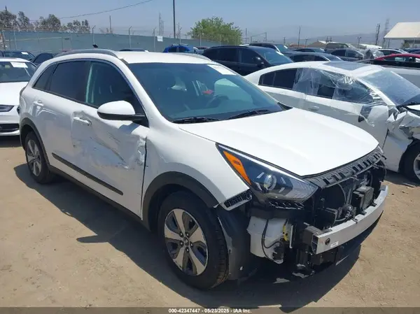 KNDCB3LC7M5465642 2021 KIA NIRO - Image 1