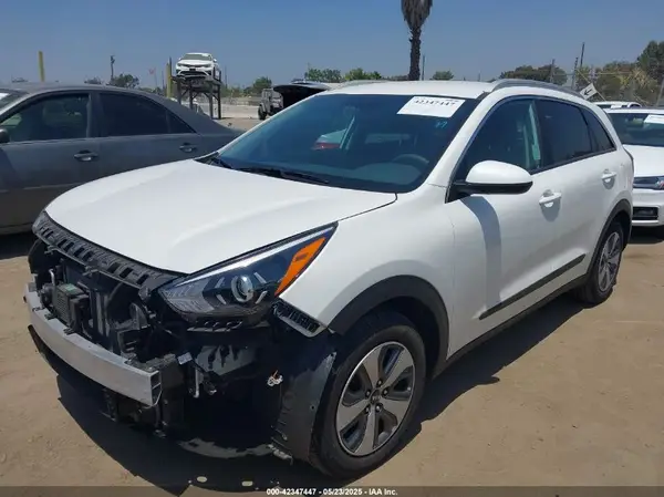KNDCB3LC7M5465642 2021 KIA NIRO - Image 2