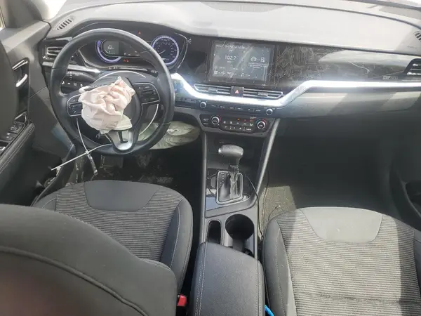 KNDCB3LC7M5469142 2021 KIA NIRO - Image 8