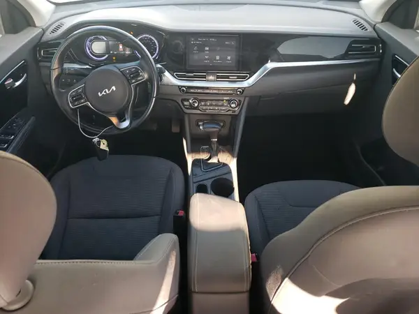 KNDCB3LC7N5516025 2022 KIA NIRO - Image 8