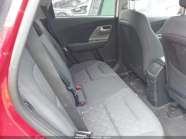KNDCB3LC7N5518664 2022 KIA NIRO - Image 8