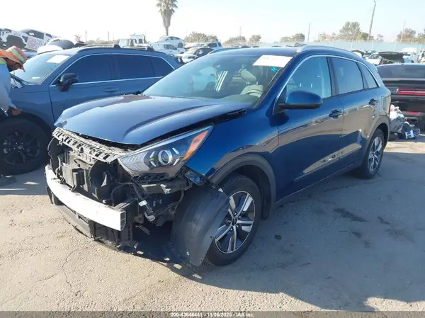 KNDCB3LC7N5518857 2022 KIA NIRO - Image 2