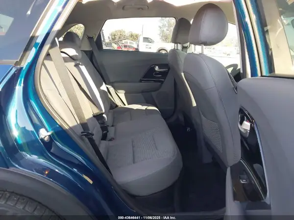 KNDCB3LC7N5518857 2022 KIA NIRO - Image 8
